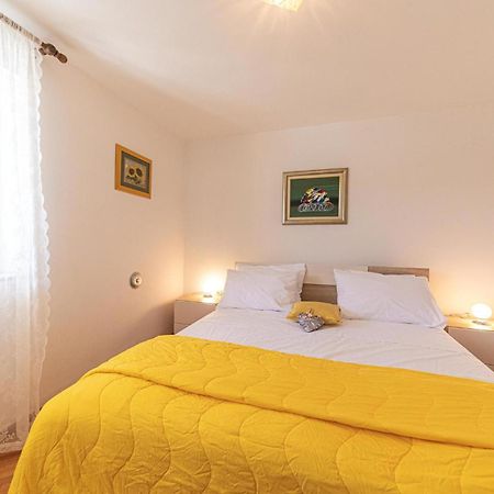 5 Bedroom Cozy Home In Okrug Donji Donji Okrug  Exteriér fotografie