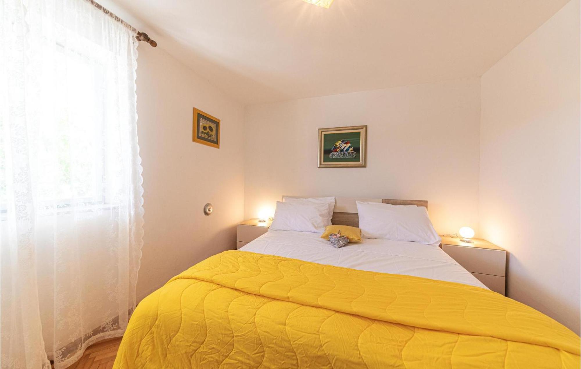 5 Bedroom Cozy Home In Okrug Donji Donji Okrug  Exteriér fotografie