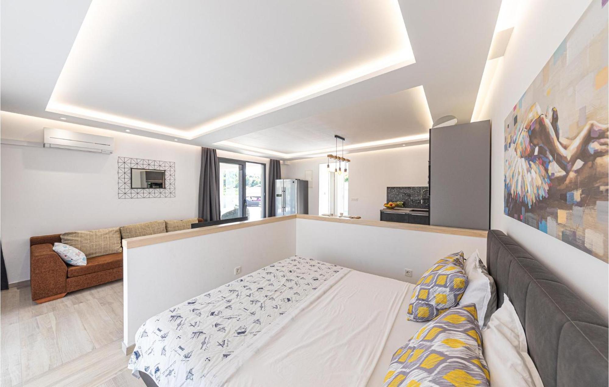 5 Bedroom Cozy Home In Okrug Donji Donji Okrug  Exteriér fotografie