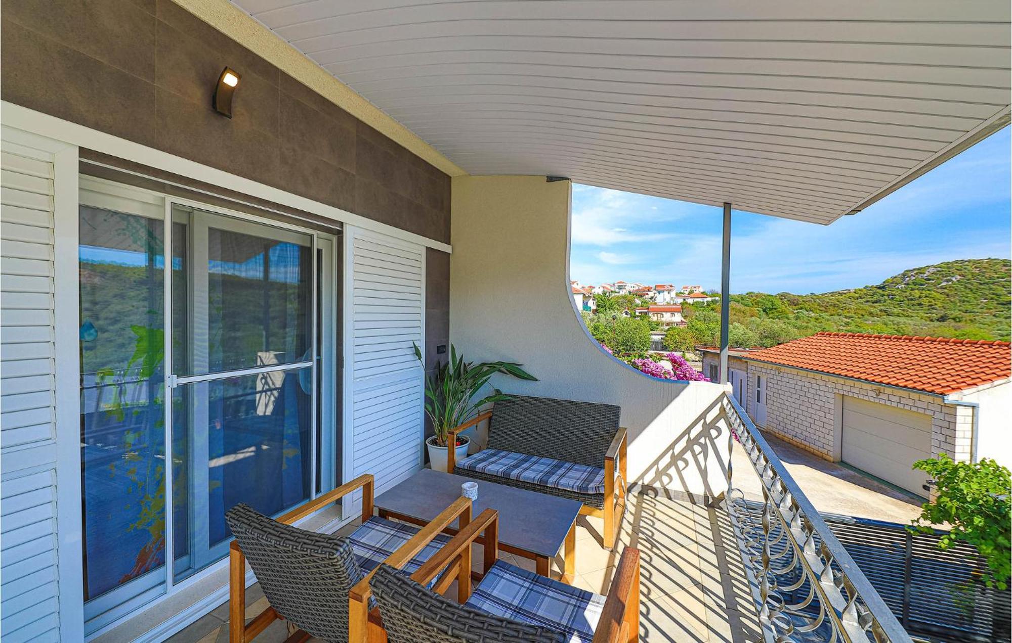 5 Bedroom Cozy Home In Okrug Donji Donji Okrug  Exteriér fotografie